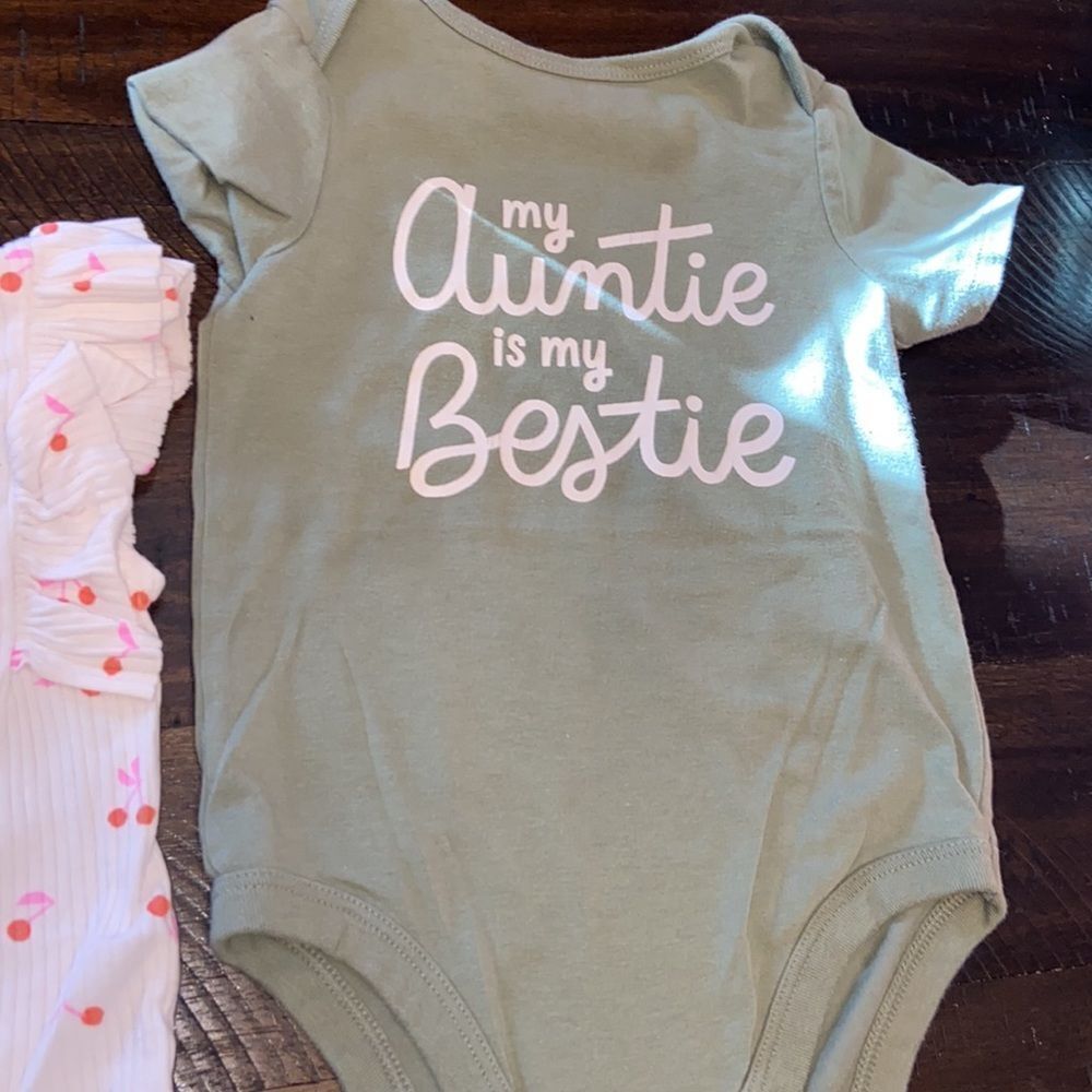 18 M onesie bundle - Picture 4 of 4